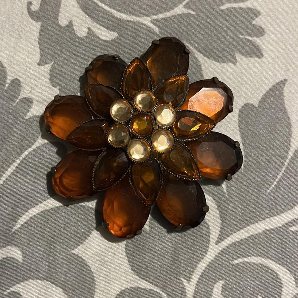 Flower 🌺 Pin - Picture 2 of 3